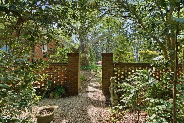 200 Hollycrest Drive, Pinehurst, NC 28374