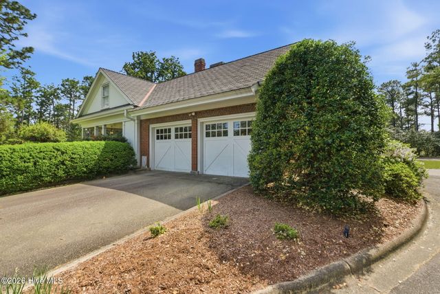 200 Hollycrest Drive, Pinehurst, NC 28374