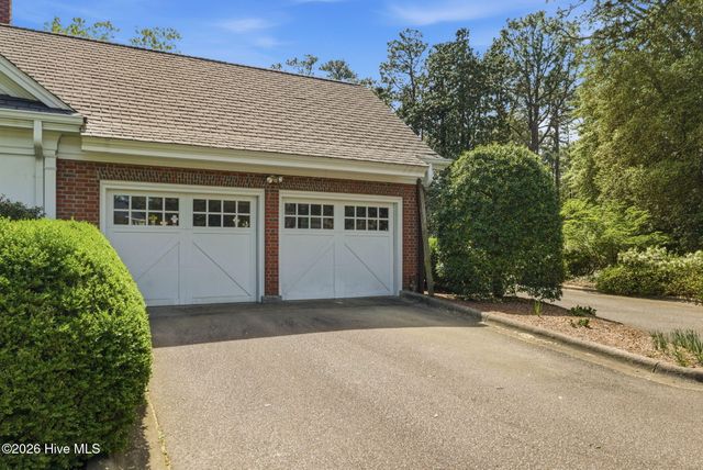 200 Hollycrest Drive, Pinehurst, NC 28374