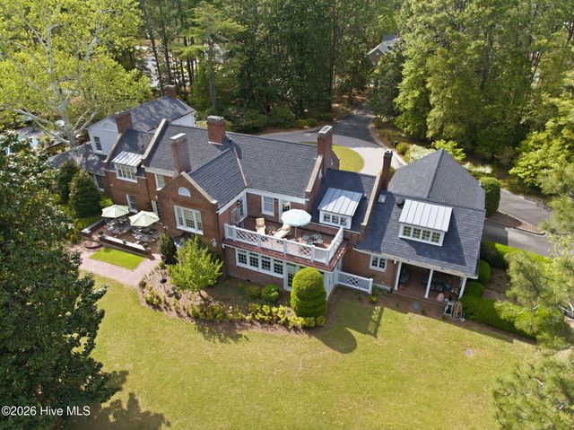 200 Hollycrest Drive, Pinehurst, NC 28374