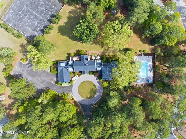200 Hollycrest Drive, Pinehurst, NC 28374