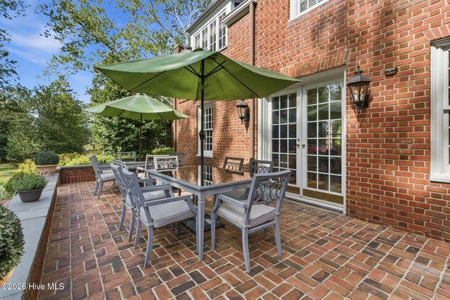 200 Hollycrest Drive, Pinehurst, NC 28374