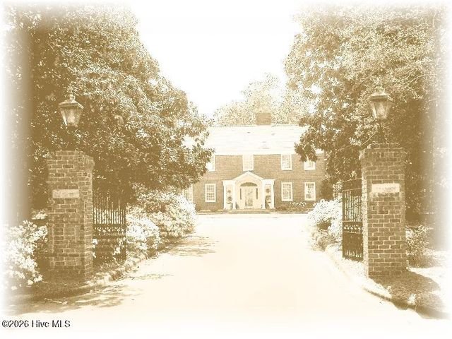 200 Hollycrest Drive, Pinehurst, NC 28374