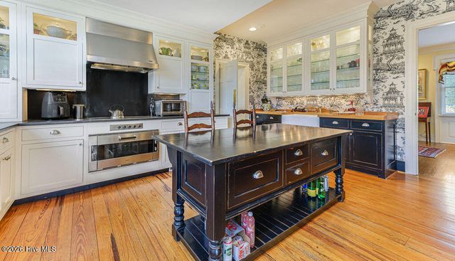 200 Hollycrest Drive, Pinehurst, NC 28374