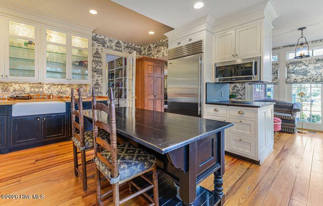 200 Hollycrest Drive, Pinehurst, NC 28374
