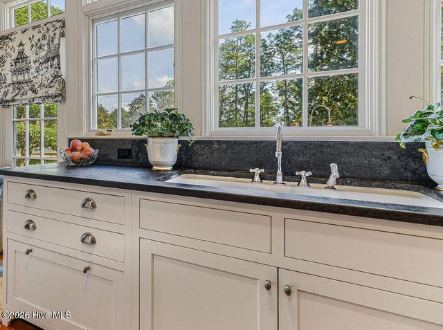 200 Hollycrest Drive, Pinehurst, NC 28374