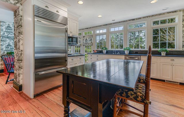 200 Hollycrest Drive, Pinehurst, NC 28374
