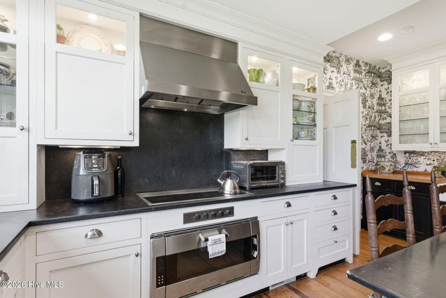 200 Hollycrest Drive, Pinehurst, NC 28374