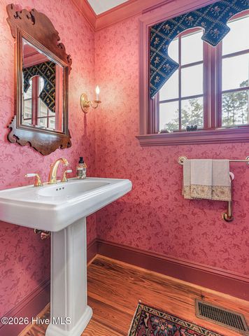 200 Hollycrest Drive, Pinehurst, NC 28374