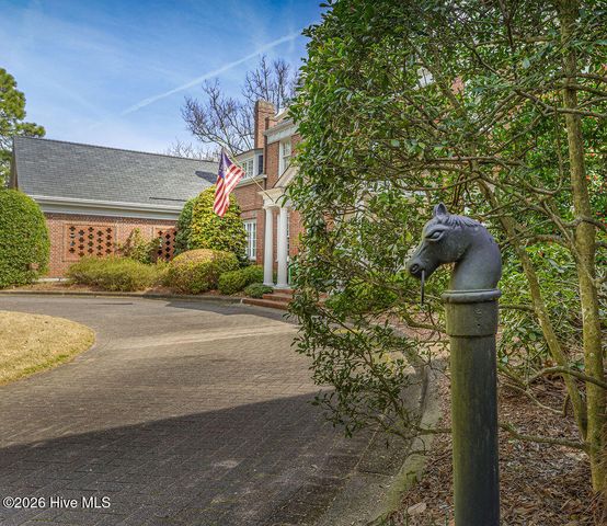 200 Hollycrest Drive, Pinehurst, NC 28374
