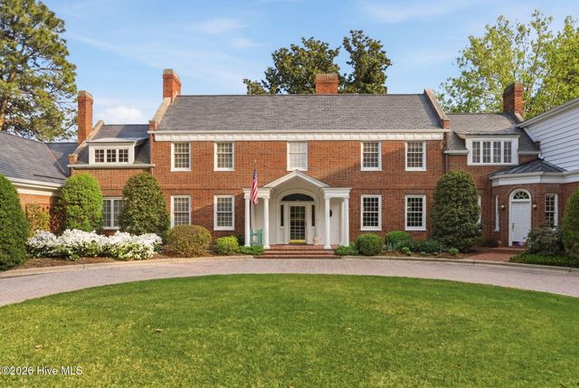 200 Hollycrest Drive, Pinehurst, NC 28374