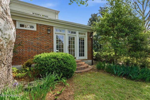 200 Hollycrest Drive, Pinehurst, NC 28374