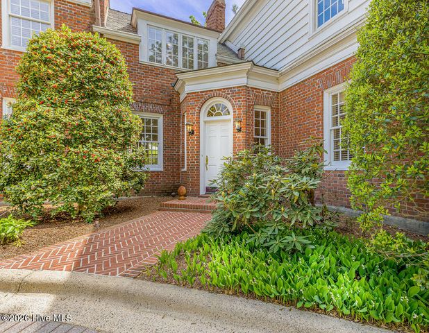 200 Hollycrest Drive, Pinehurst, NC 28374