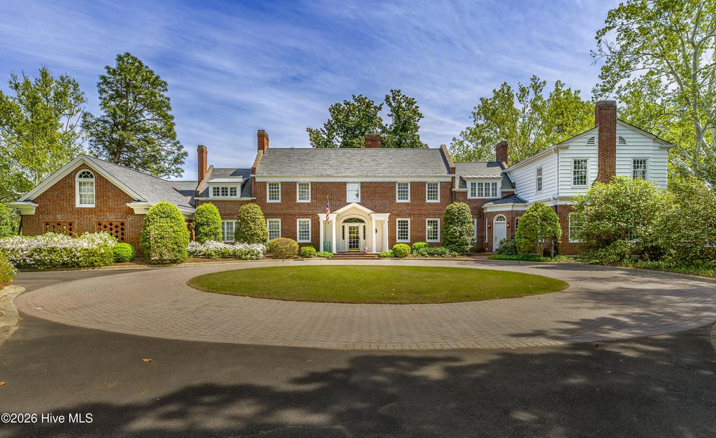 200 Hollycrest Drive, Pinehurst, NC 28374