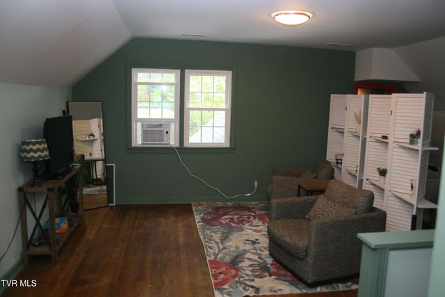 321 Baron Drive, Johnson City, TN 37601