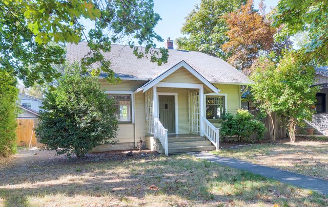 311 NW A Street, Grants Pass, OR 97526