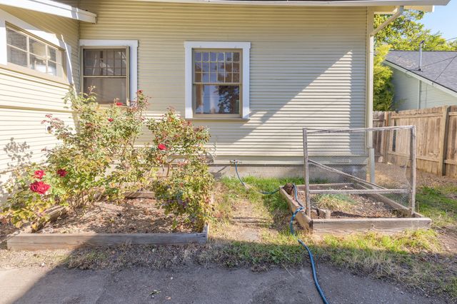 311 NW A Street, Grants Pass, OR 97526