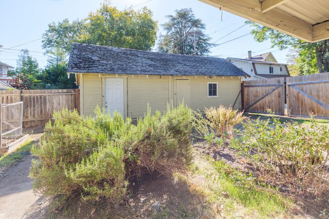 311 NW A Street, Grants Pass, OR 97526