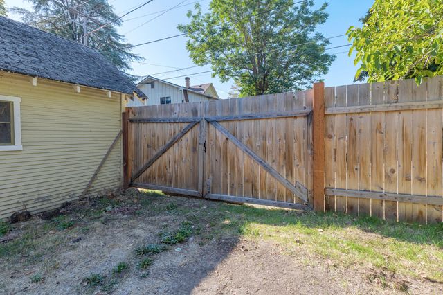 311 NW A Street, Grants Pass, OR 97526