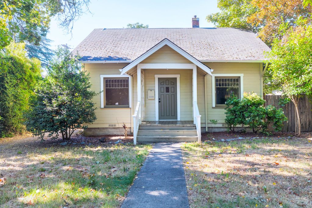 311 NW A Street, Grants Pass, OR 97526