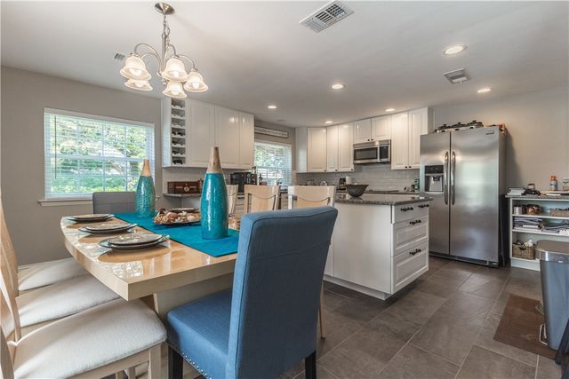 2719 Whispering Trail Circle, Pantego, TX 76013