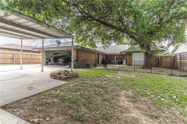 2719 Whispering Trail Circle, Pantego, TX 76013