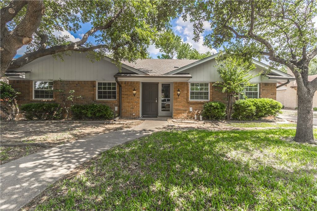 2719 Whispering Trail Circle, Pantego, TX 76013