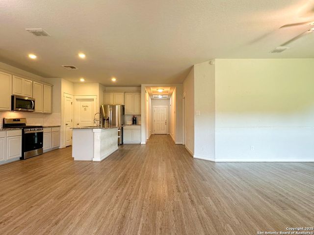 3906 Glenloch Way, Converse, TX 78109