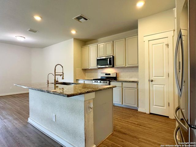 3906 Glenloch Way, Converse, TX 78109