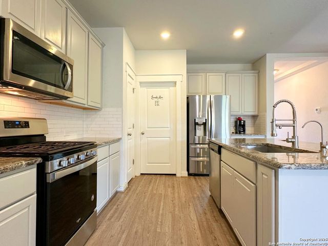 3906 Glenloch Way, Converse, TX 78109