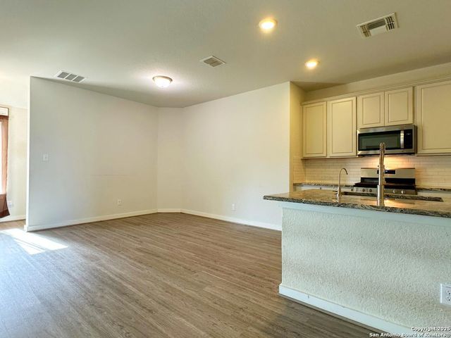 3906 Glenloch Way, Converse, TX 78109