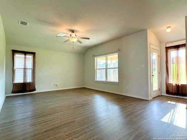3906 Glenloch Way, Converse, TX 78109
