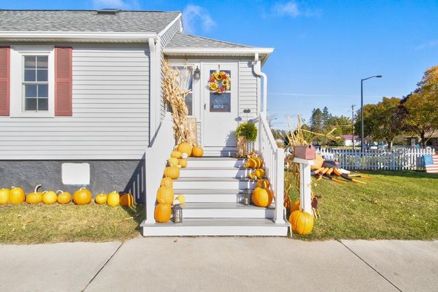 4309 10TH STREET, Menominee, MI 49858