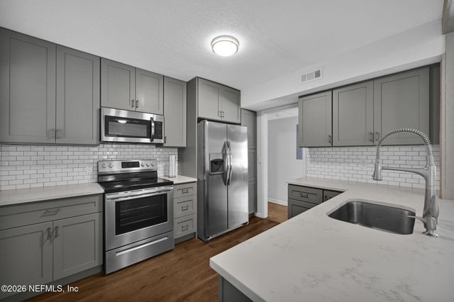 3903 VIA DE LA REINA, Jacksonville, FL 32217