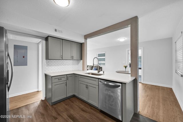 3903 VIA DE LA REINA, Jacksonville, FL 32217
