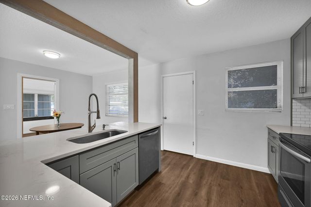 3903 VIA DE LA REINA, Jacksonville, FL 32217