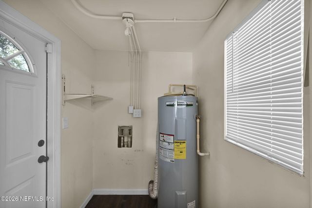 3903 VIA DE LA REINA, Jacksonville, FL 32217