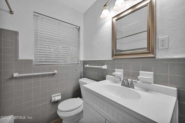 3903 VIA DE LA REINA, Jacksonville, FL 32217