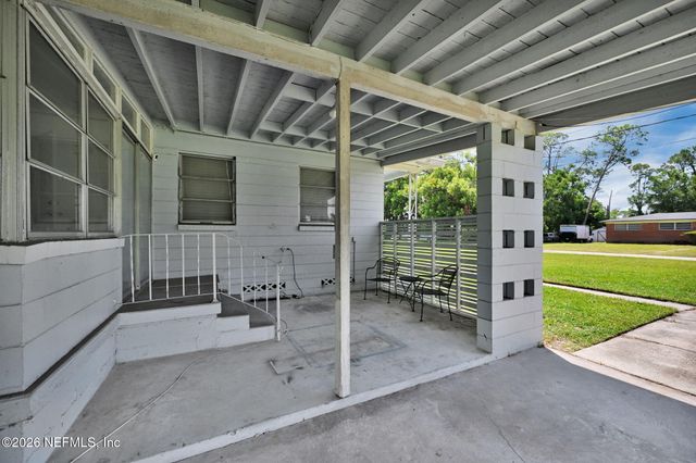 3903 VIA DE LA REINA, Jacksonville, FL 32217