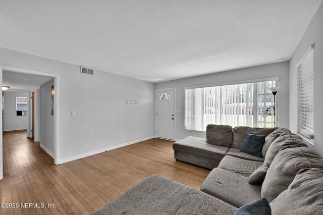 3903 VIA DE LA REINA, Jacksonville, FL 32217