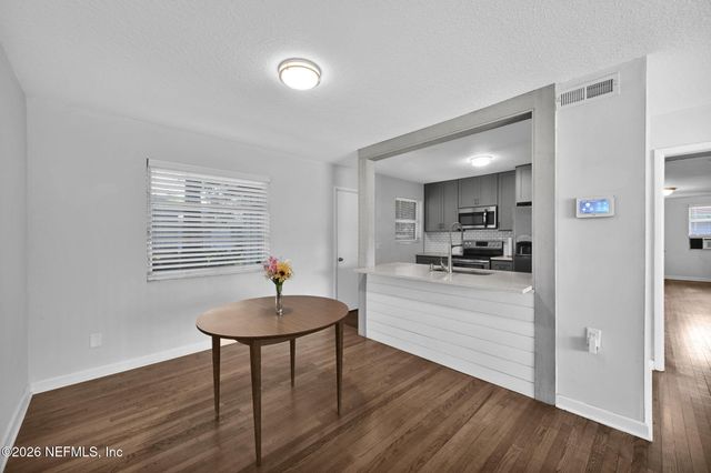 3903 VIA DE LA REINA, Jacksonville, FL 32217