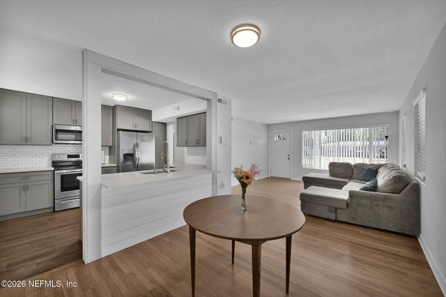 3903 VIA DE LA REINA, Jacksonville, FL 32217