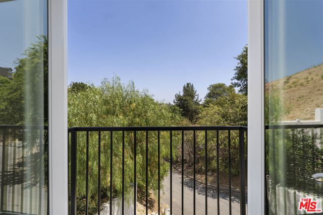 3787 Glenalbyn Drive, Los Angeles, CA 90065