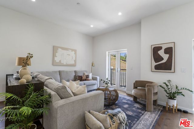 3787 Glenalbyn Drive, Los Angeles, CA 90065