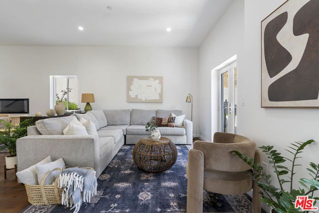 3787 Glenalbyn Drive, Los Angeles, CA 90065
