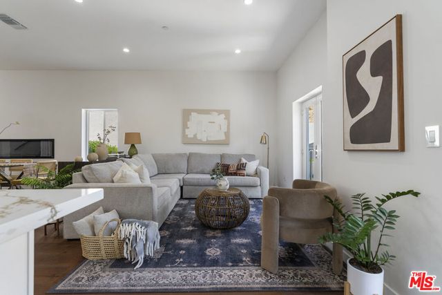 3787 Glenalbyn Drive, Los Angeles, CA 90065