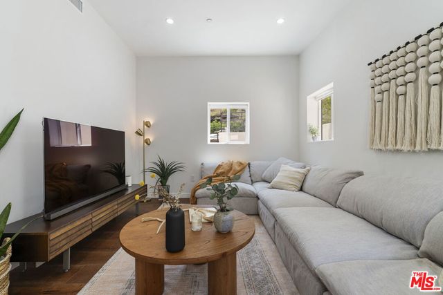 3787 Glenalbyn Drive, Los Angeles, CA 90065
