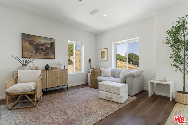 3787 Glenalbyn Drive, Los Angeles, CA 90065