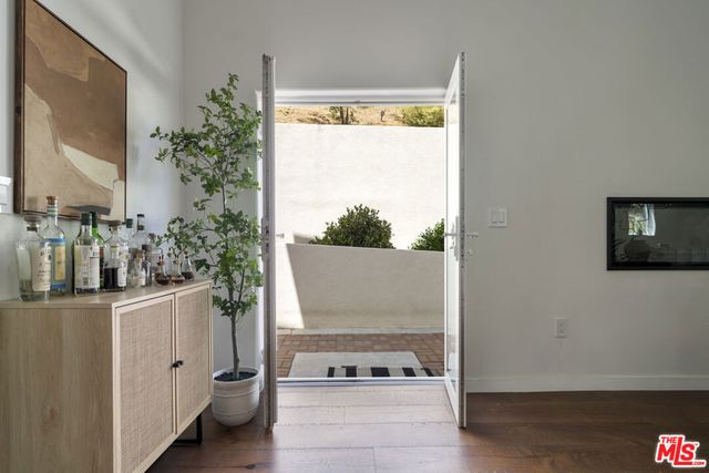 3787 Glenalbyn Drive, Los Angeles, CA 90065