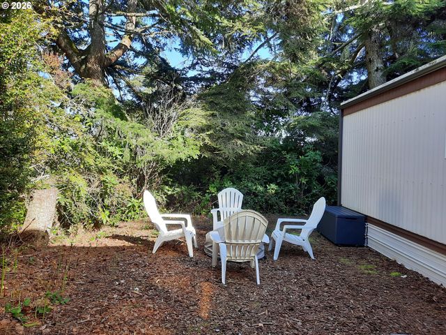 1600 RHODODENDRON Dr 293, Florence, OR 97439